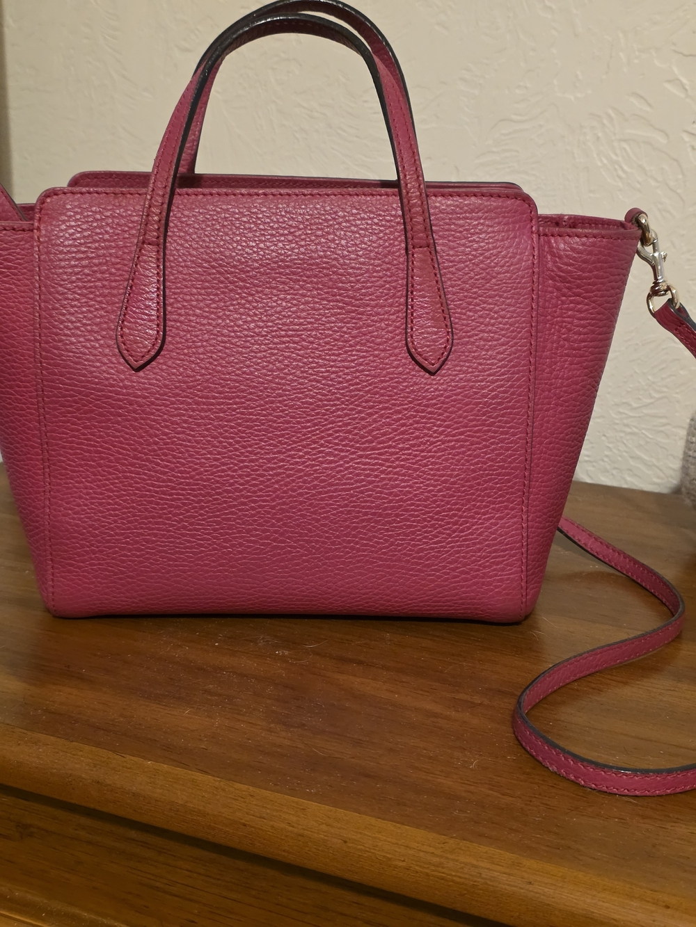 Gucci Fuchsia Pebbled Leather Satchel with Gold Logo/ GORGEOUS! - Picture 5 of 12